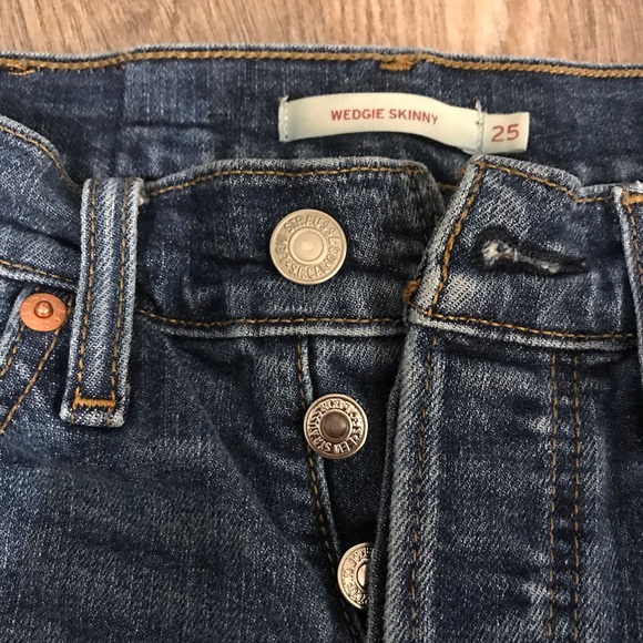 Levi’s - Picture 3 of 4